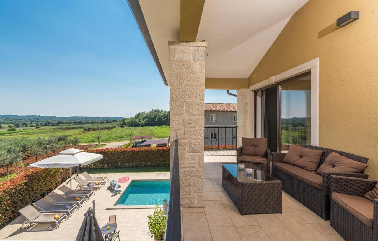 Villa Vanesa With Private Pool Nearby Porec Montižana Exterior foto
